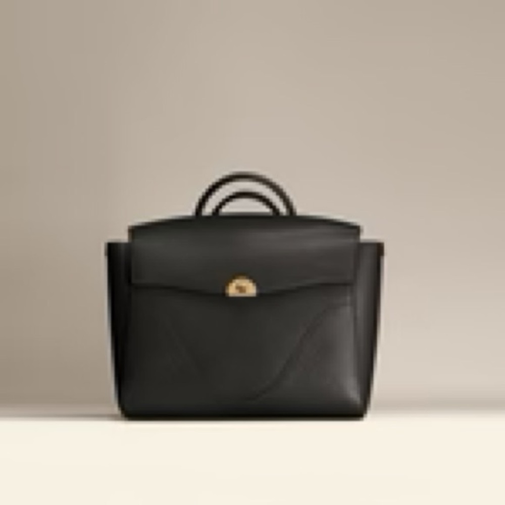 Wavia Oleada Black Leather Handbag